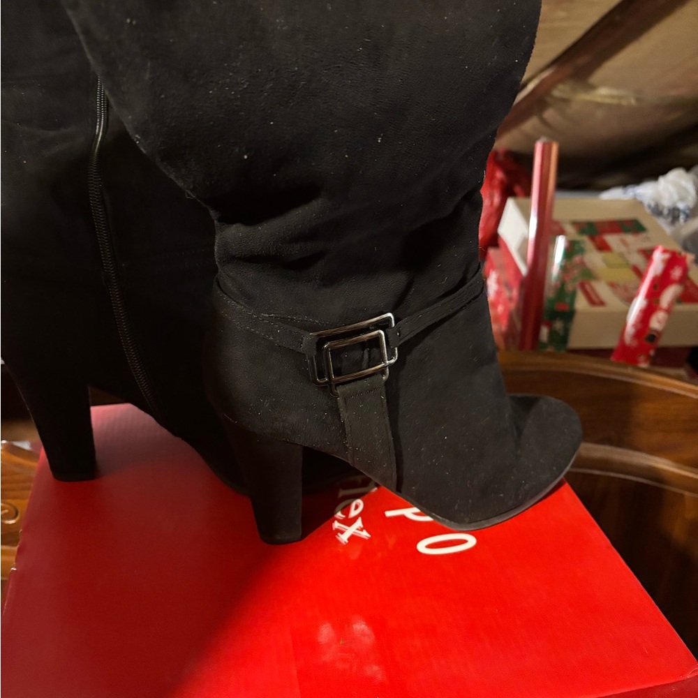 Elegant Black Women's Boots Size 8 1/2 Wide
